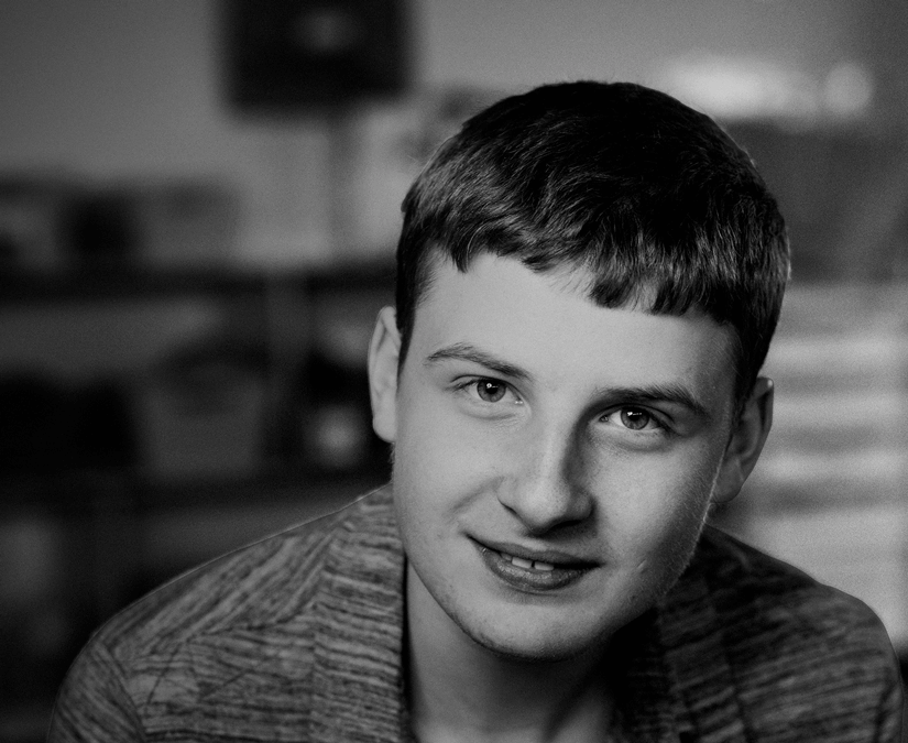 Front view of EyeR user